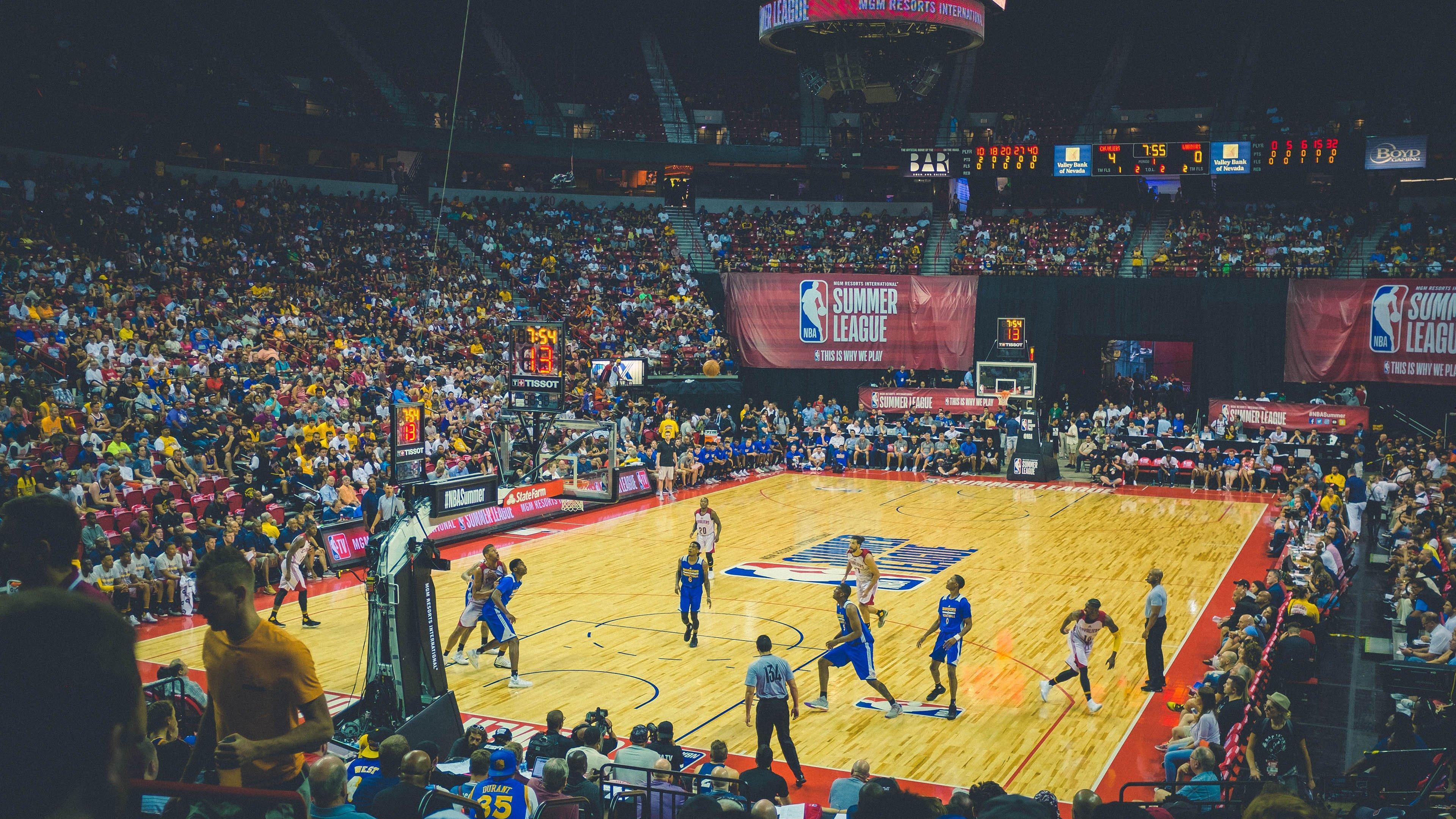 西班牙队世界杯备战陷困境，理想大本营未定，草皮质量成重中之重