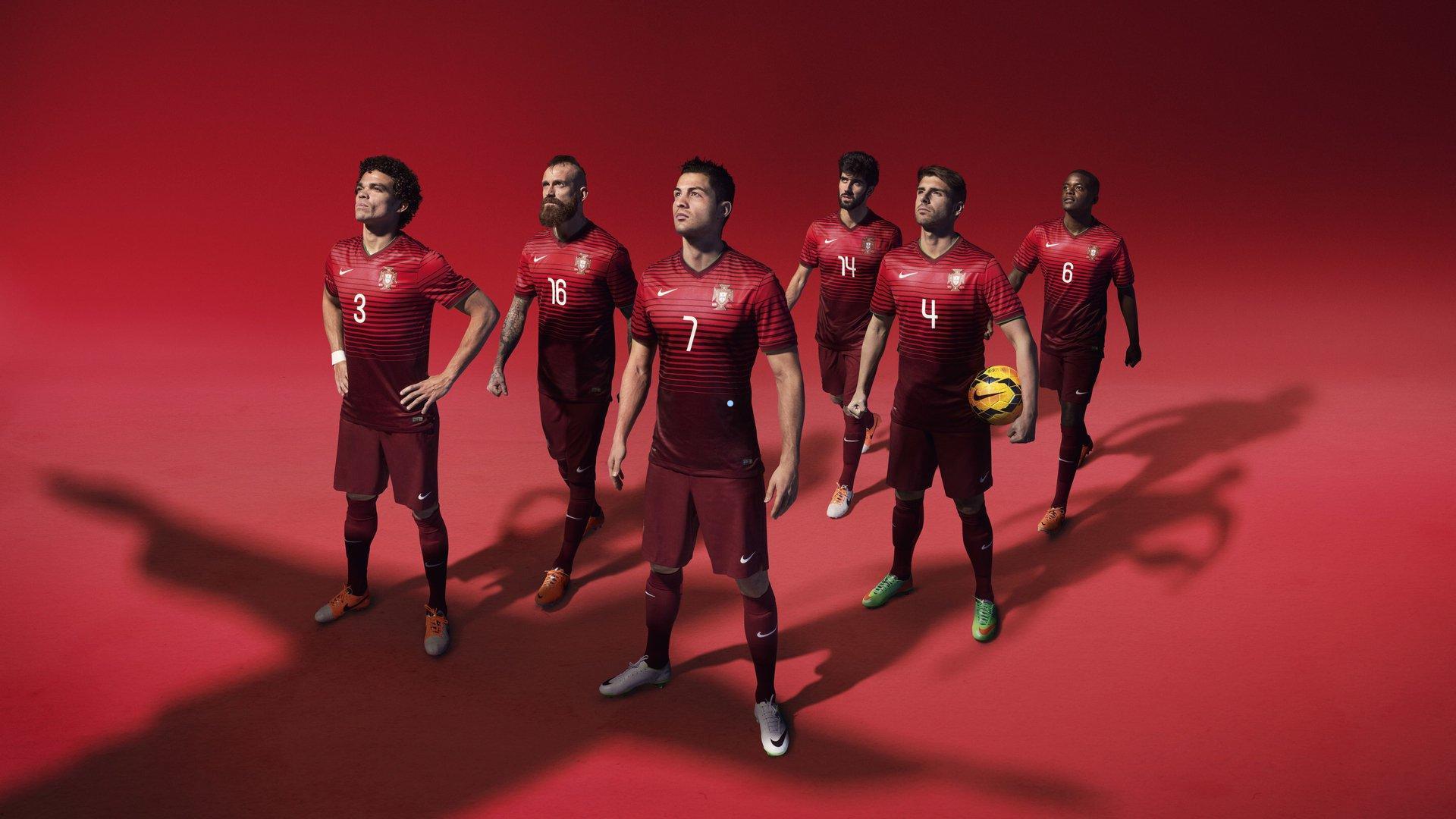 热刺官方,哈维-西蒙斯在对决多特蒙德中表现卓越,当选队内最佳球员